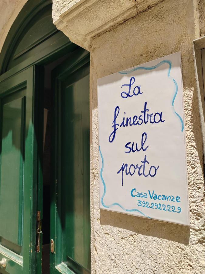 Апартаменты La Finestra Sul Porto Трани Экстерьер фото